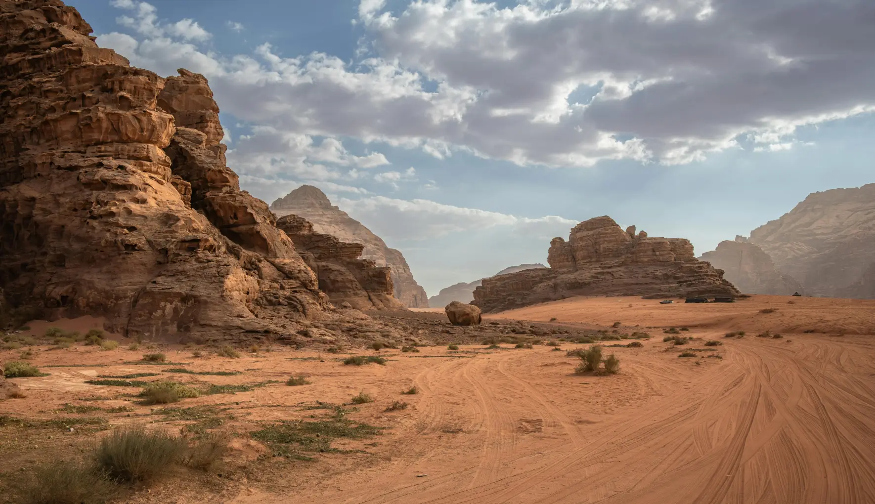 img desert landscapes and ancient trade routes